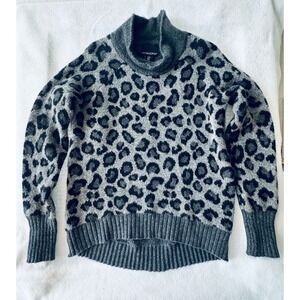 Cynthia Rowley Leopard Print Turtleneck‎ Sweater Gray Cozy Medium